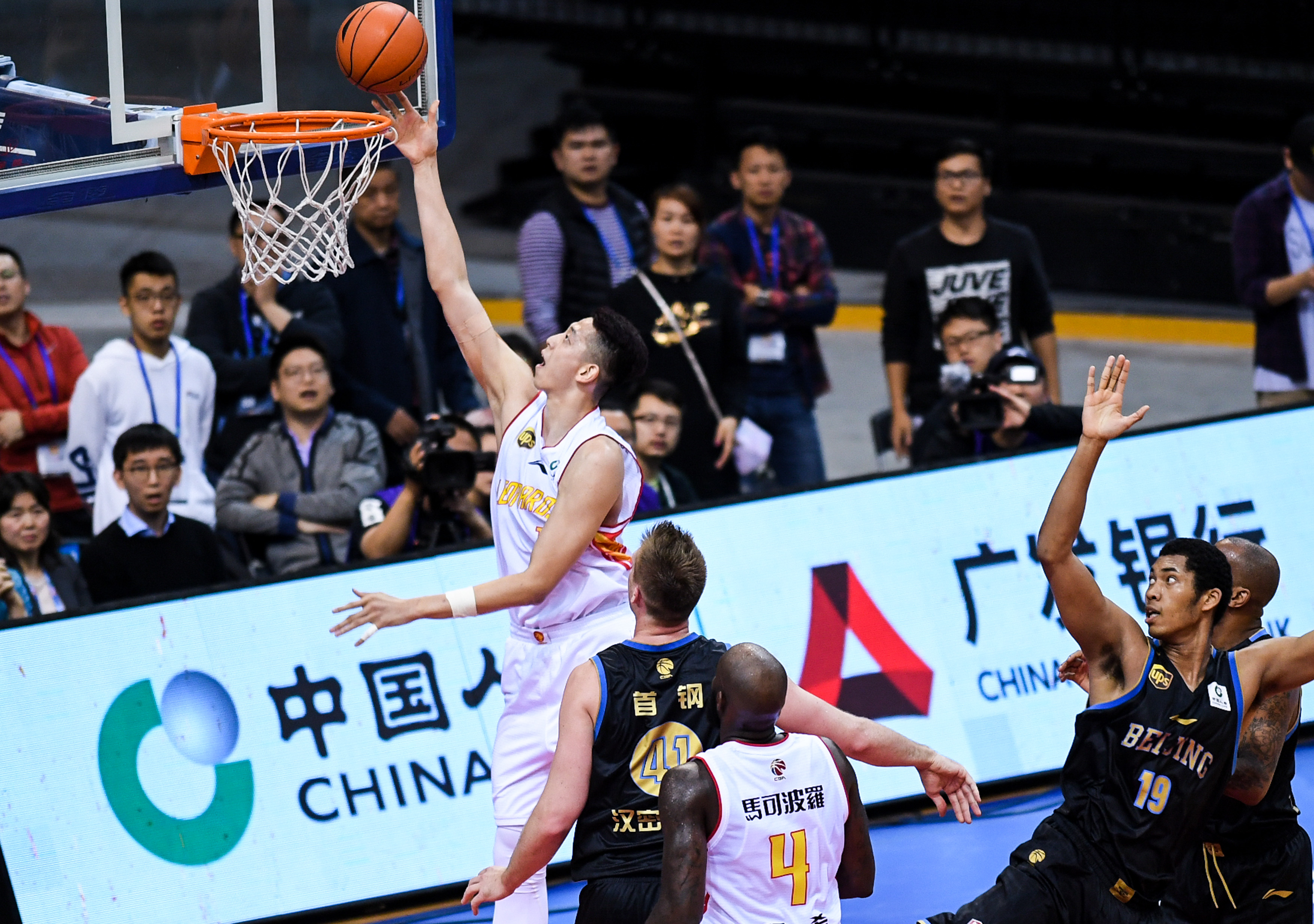 他的存在迫 他的存在迫